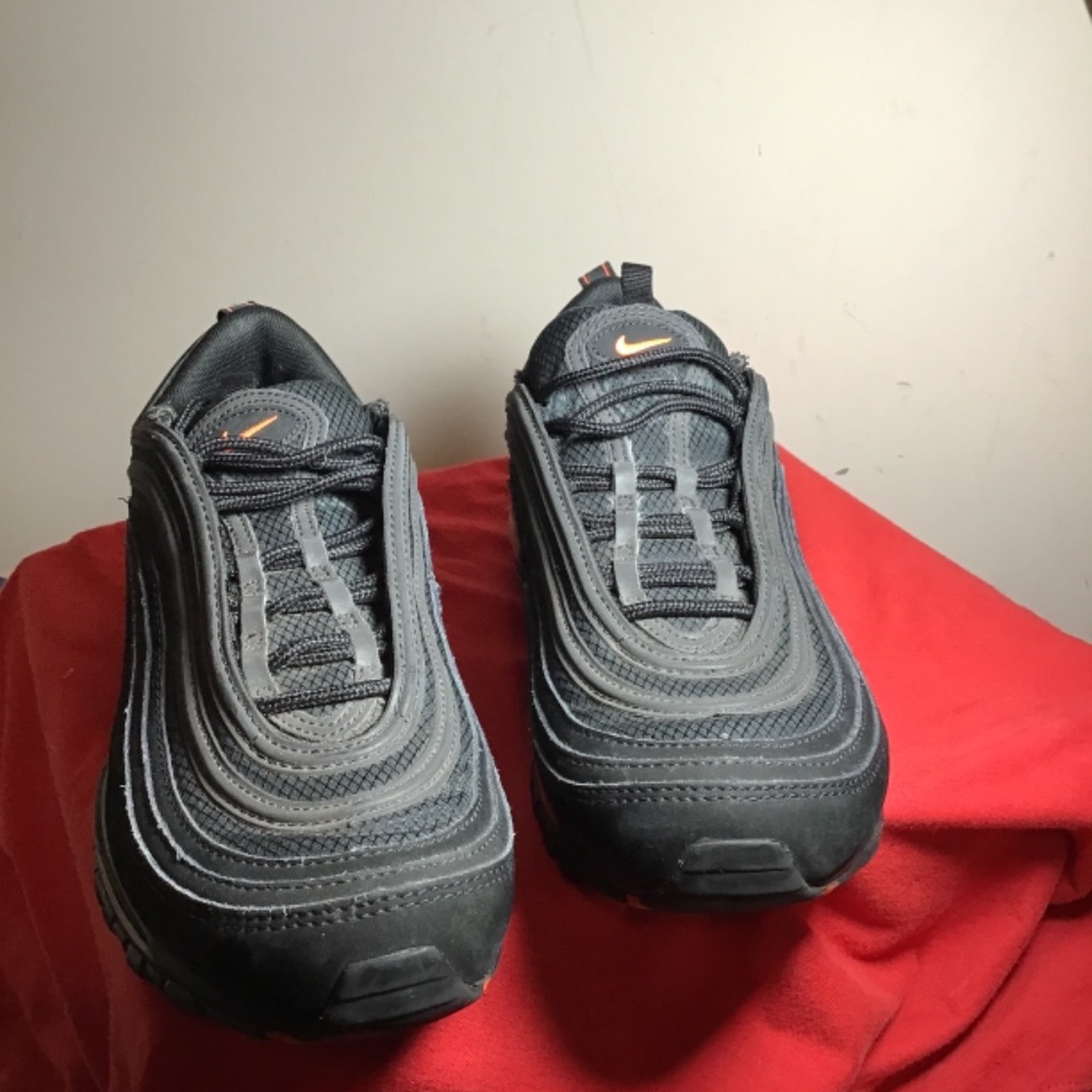 😎Nike’s Air Max 97 Black, Hyper Crimson, 9.5, good cond. see photos, 🔥 - Picture 2 of 8